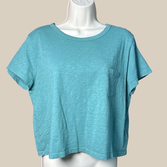 J. Crew Tops - J. Crew Women’s Green Girlfriend Tee Chest Pocket Boxy Cropped 100% Cotton SZ L